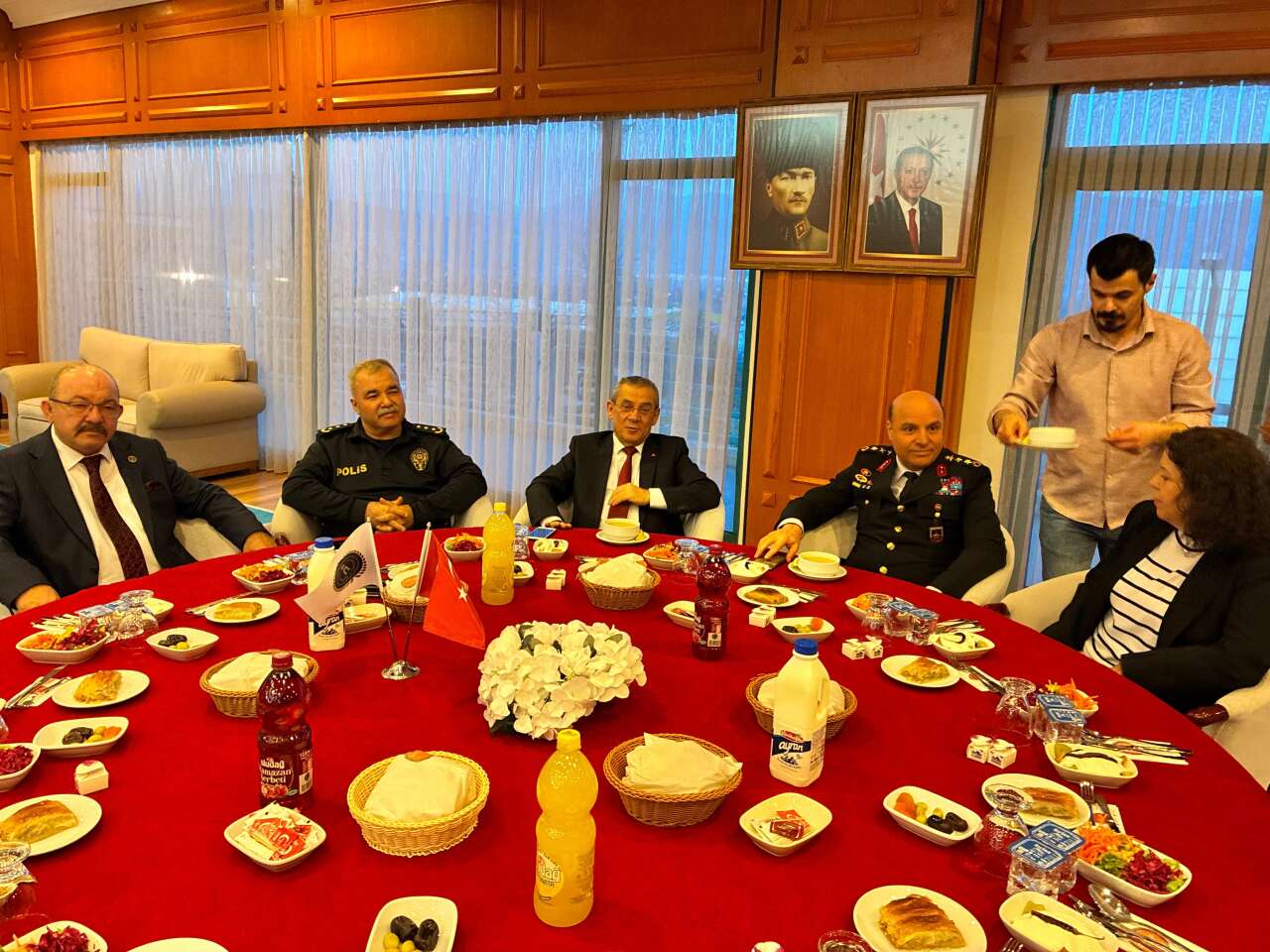 EMŞAV’dan Görkemli İftar Yemeği 29